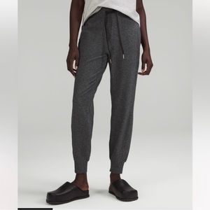 Like New Lululemon Ready to Rulu Jogger in Dark Grey Size 6